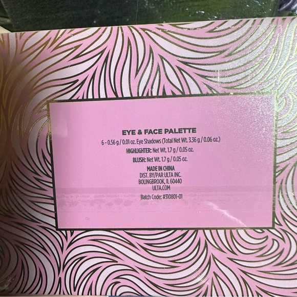 NWT Ulta Beauty Metallic Makeup and Makeup Bag Set - Picture 8 of 12